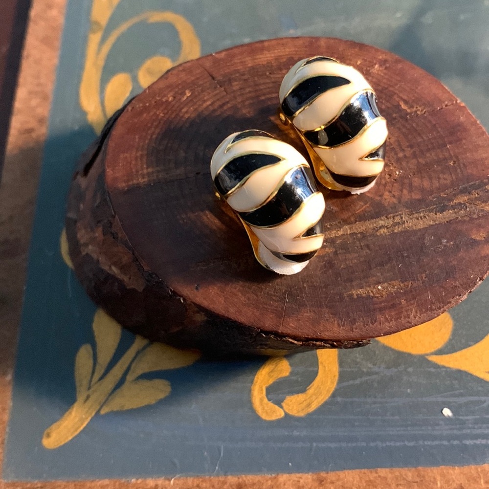 Kenneth Jay Lane KJL black and white animal print. Vintage clip on earri…